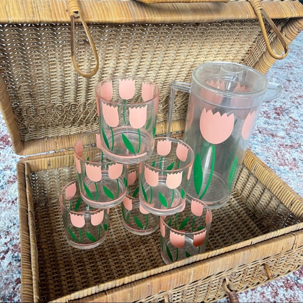 Tulip Drinkware Set
